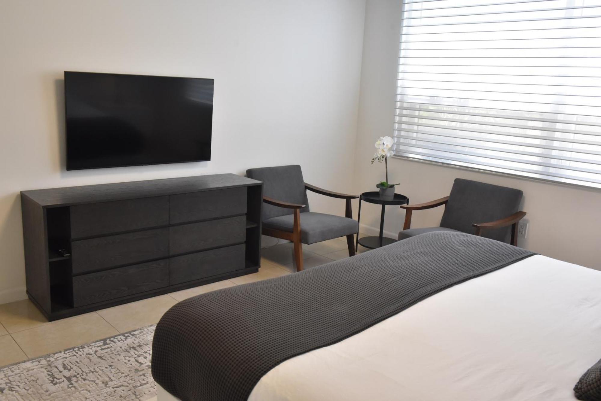 515-trendy 2bd2ba Midtown Huge Private Patio! Apartment Miami